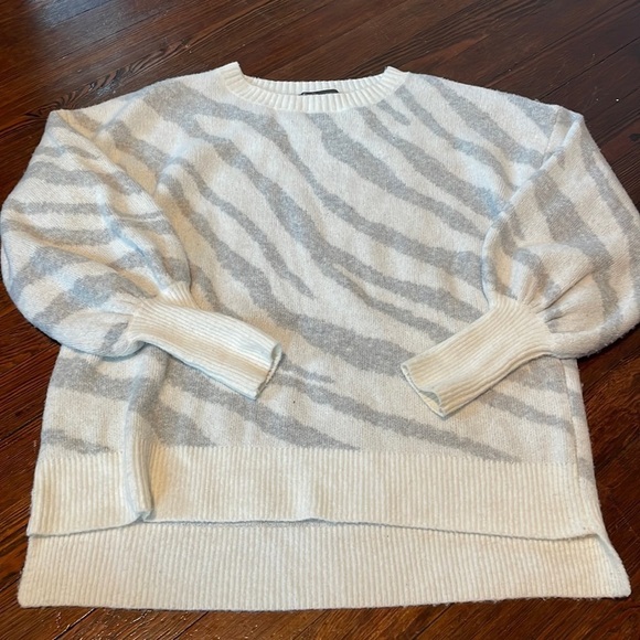 French Connection Women’s White and Gray Sweater Size S - Picture 1 of 7